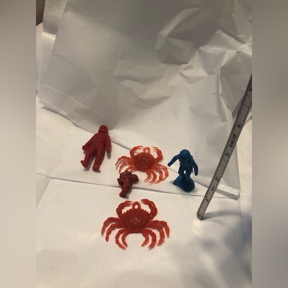 Antique Lot Scuba Divers and Crab Miniatures Toys - Picture 4 of 6
